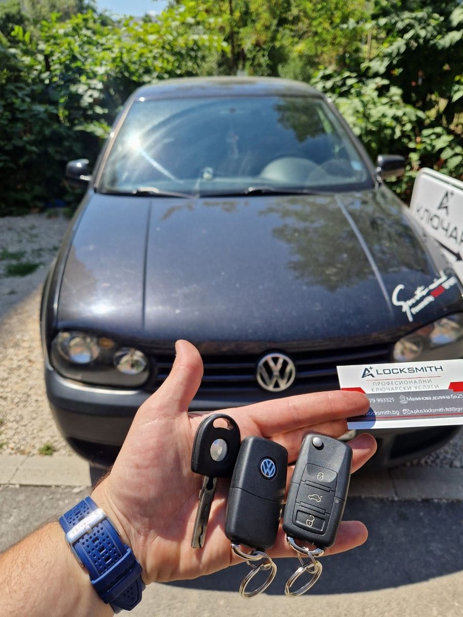Два нови сгъваеми ключа и допълнителен модул за дистанционно на VW Golf IV